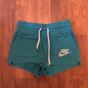 green nike shorts size xs